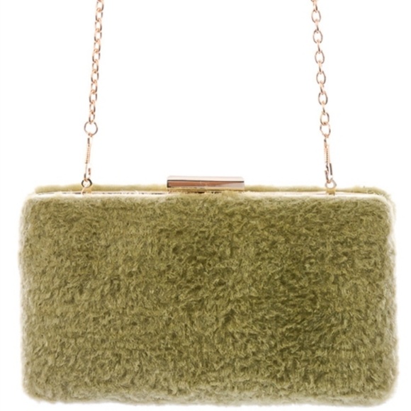 GWEN FUZZY RECTANGLE FAUX FUR CLUTCH DUSTY PINK - Picture 4 of 5